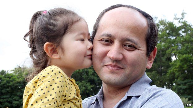 Dissident Kazakh oligarch Mukhtar Ablyazov with his younger daughter Alua (August 2010)