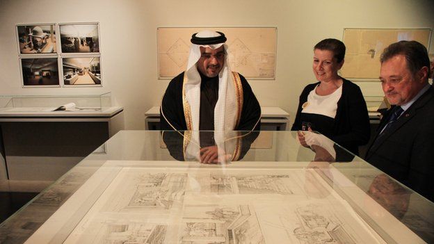 Bahrain, National Museum, Sheikh Salman bin Hamad al-Khalifa, the Crown Prince of Bahrain (LHS) at the 25th anniversary on the opening of the National Museum