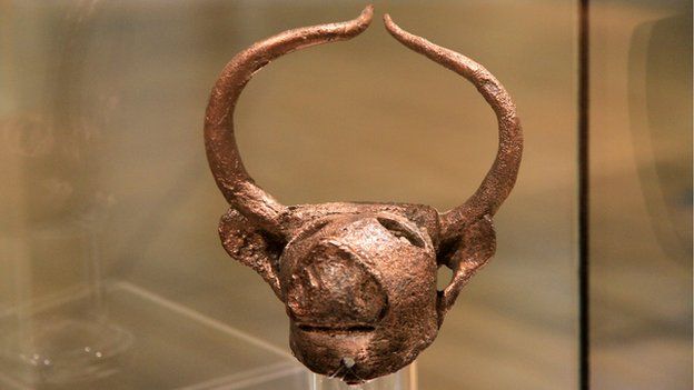 Bahrain, National Museum, display, Bull's Head artefact from Dilmun period