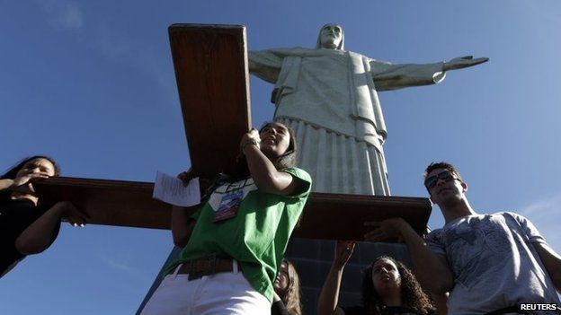 Youths carry the World Youth Day cross during a visit to the Christ the Redeemer statue