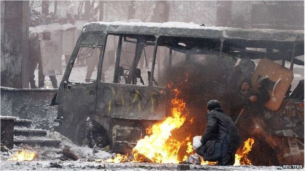 Protesters by a burning bus in Kiev, Ukraine (22 Jan 2014)