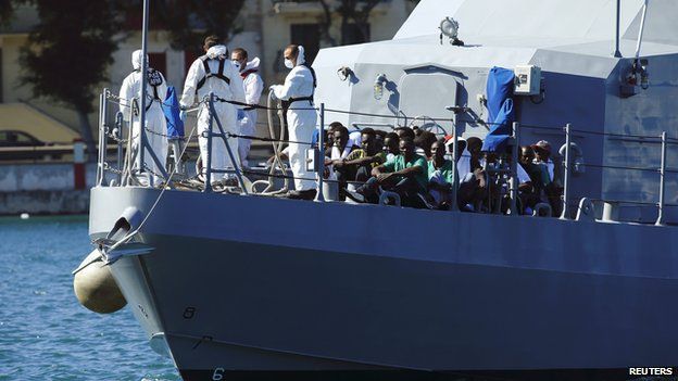 Malta patrol boat carrying migrants, 17 Oct 13