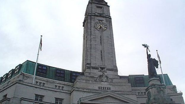 Luton Council faces asbestos legal threat  BBC News