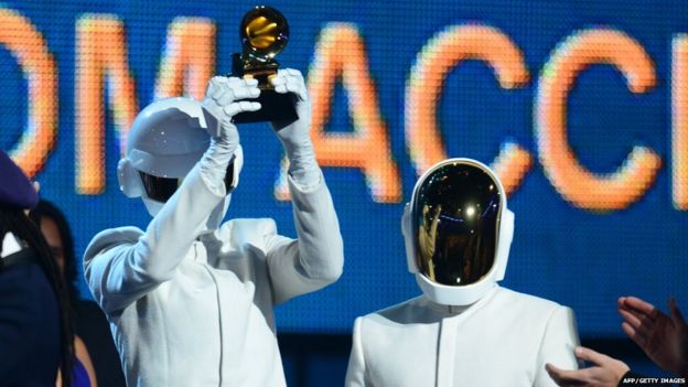 Pictures: Grammy Awards Winners 2014 - Daft Punk Get Lucky! - BBC Newsround