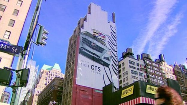 Painting in the skyline above New York's streets - BBC News