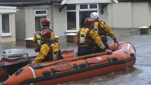 Rhyl flood rescuers go to the aid of people