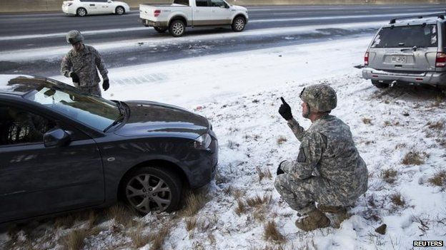 US deep South snow storm maroons motorists - BBC News