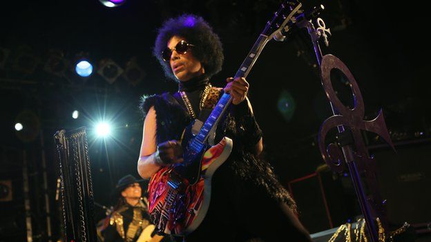 Prince performing with 3rd Eye Girl