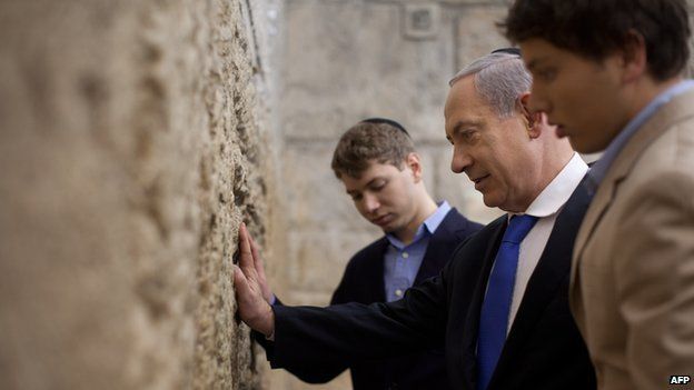 Benjamin Netanyahu with sons Yair (left) and Avner