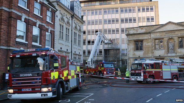 Large Fire At Bedford's Former Town Hall - BBC News