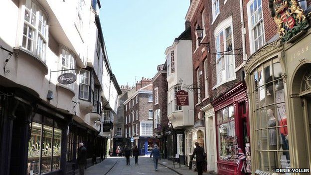 York visitors spend more than £600m a year - BBC News