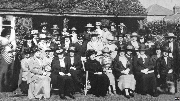 Members of the first Women's Institute meet in 1920