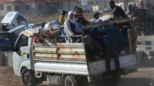 Refugees from Yabroud arrive at the north-eastern Lebanese town of Arsal (12 February 2014)