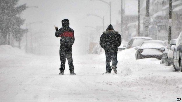 Second wave of huge snow storm hits US north-east - BBC News