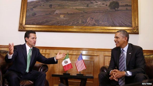 Президент США Барак Обама (справа) присутствует на двусторонней встрече с президентом Мексики Энрике Пена Ньето в Эль-Паласио-де-Гобьерно-дель-Эстадо в Мексике перед началом саммита лидеров Северной Америки в Толуке, Мексика 19 февраля 2014 г.