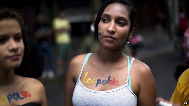 Supporters of opposition leader Leopoldo Lopez stand outside the Palace of Justice court in Caracas, Venezuela, on 19 February, 2014