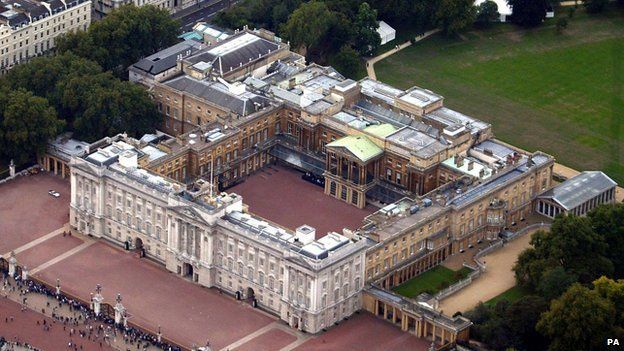 Buckingham Palace: Pollution blackspot near royal residence - BBC News