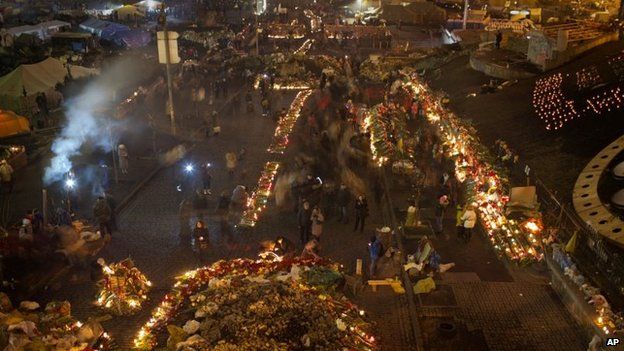 Flowers and candles in Kiev's Independence Square