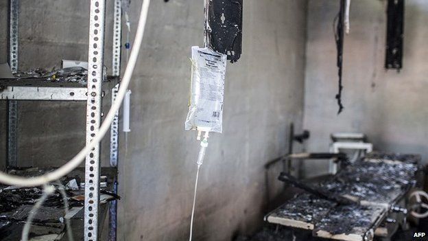 A burnt admissions ward in the compound of an MSF-run hospital in the town of Leer (February 2014)