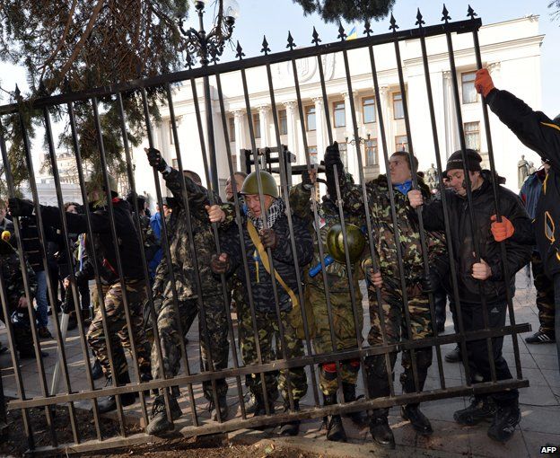 Maidan protesters break a fence surrounding the Ukrainian parliament on February 26, 2014