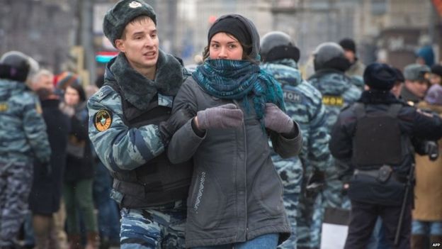 In pictures: Escalating Ukraine tensions - BBC News