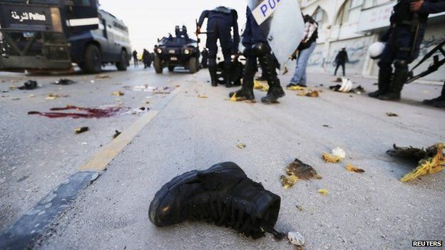 Boot of a riot police officer lies on a street after an explosion in the village of Daih (3 March 2014)