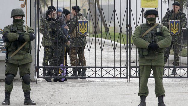 Armed stand-off at Perevalne base, Crimea, 4 Mar 14