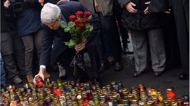 US Secretary of State John Kerry lays flowers in the Maidan in Kiev, Ukraine (4 March 2014)