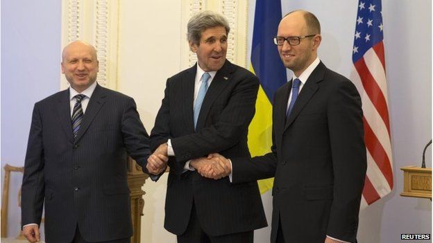 US Secretary of State John Kerry with Ukraine's interim President Olexander Turchynov (L) and PM Arseniy Yatsenyuk (R)