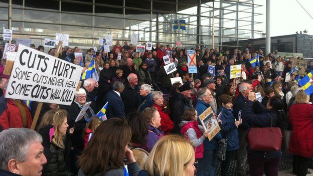 Protest yn y Senedd