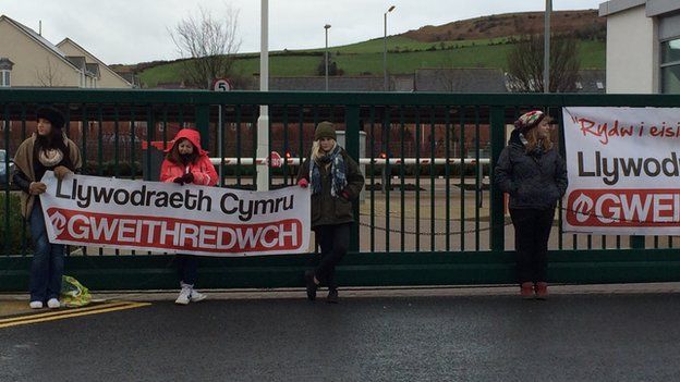 Protest Cymdeithas yr Iaith yn Aberystwyth