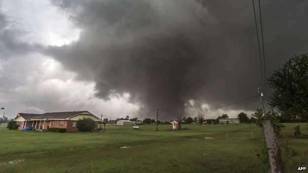An approaching tornado in Moore, Oklahoma on 20 May 2013