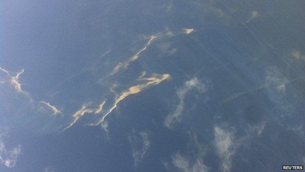 An aerial view of what is thought to be an oil spill is seen from a Vietnamese Air Force aircraft, 8th March 2014