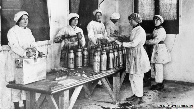 Workers at the munitions factory near Banbury