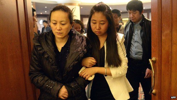 Relatives of missing Chinese passengers (12 March 2014)