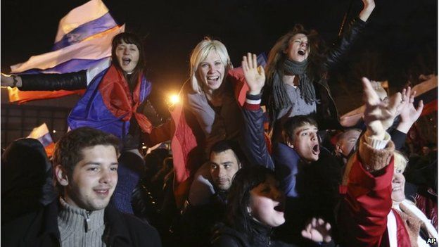 Pro-Russian people celebrate in Simferopol, Crimea (17 March 2014)