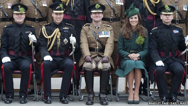 dose ability chorus Duke and Duchess of Cambridge visit Irish Guards - BBC News