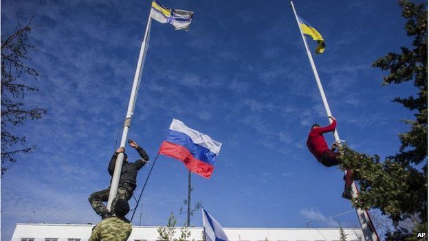 Russian self-defence forces climb flagpoles to replace the Ukrainian flag with the Russia flag in Sevastopol (19 Mar 2014)