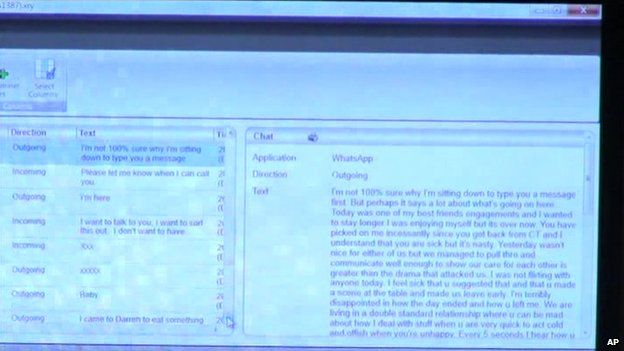 Экран с сообщениями между Ривой Стинкамп и Оскаром Писториусом