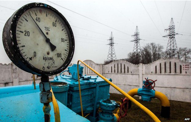 Gas pipeline valves at a station not far from Kiev (file photo March 2014)