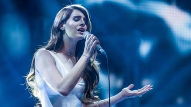 Lana Del Rey confirmed to play Glastonbury Festival - BBC News