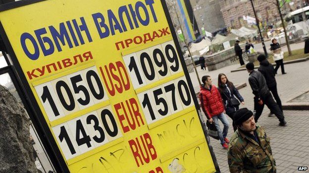 Exchange counter in Kiev (file photo Feb 2014)