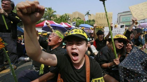 Protesters denounce the controversial China Taiwan trade pact during a mass protest in Taipei, 30 March