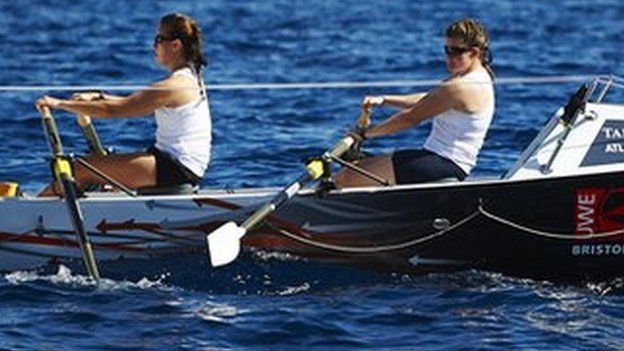 Atlantic rowers Lauren Morton (l) and Hannah Lawton