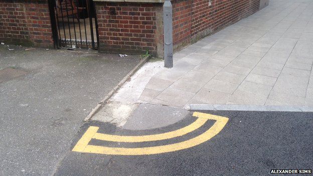 Double yellow lines in Kingston town centre