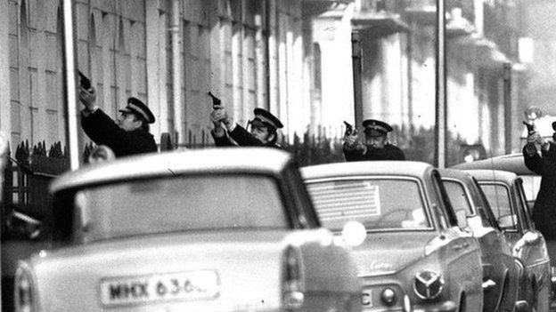 Police officers during the Balcombe Street siege in London in 1975