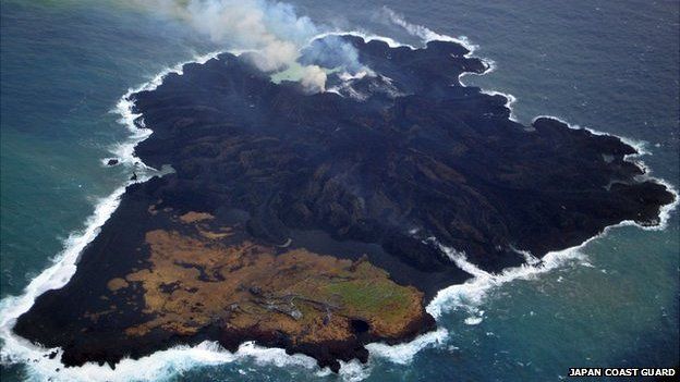 Volcanic islands merge in Pacific Ocean - BBC News