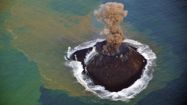 Volcanic islands merge in Pacific Ocean - BBC News