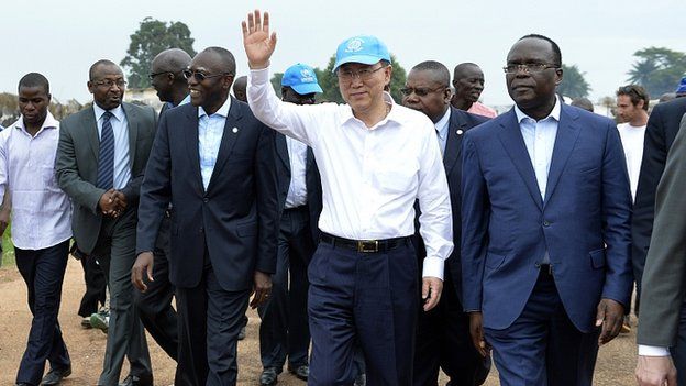 UN Secretary-General Ban Ki-moon visits a camp for internally displaced people close to Bangui airport . 5 April 2014