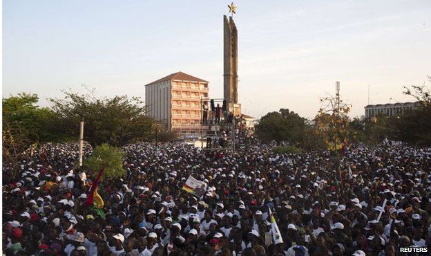 Supporters of presidential candidate Jose Mario Vaz attend a campaign rally in Bissau on 11 April